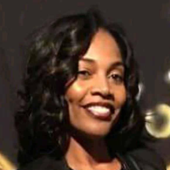 Meet your Posher, Stephanie - Picture 1 of 1